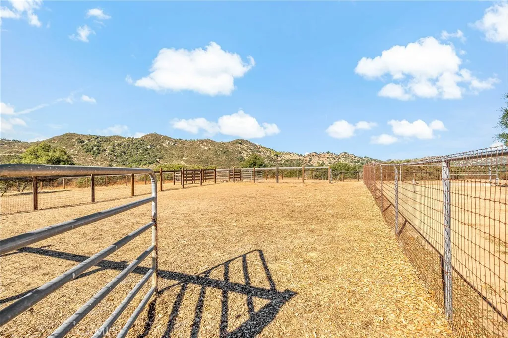 https://cdn.realtyfeed.com/cdn/127/306449048/0c00e2f44e5e2db3d58878d8bea69180.webp