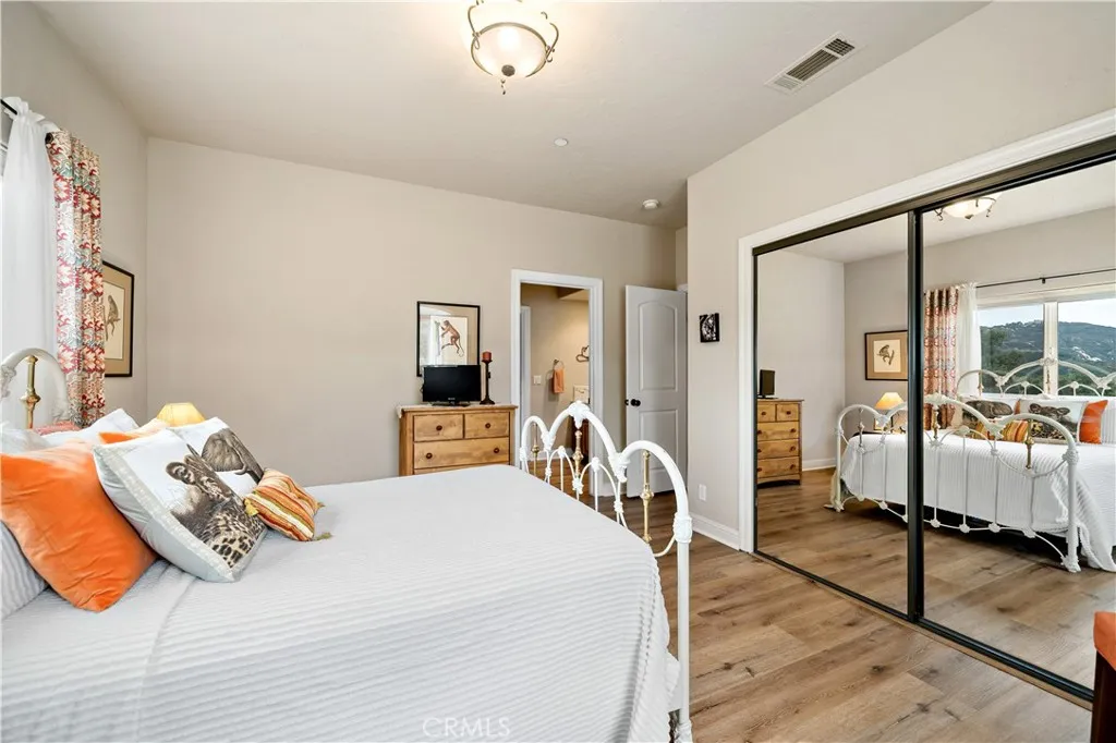 https://cdn.realtyfeed.com/cdn/127/306449048/5de35e331687c2b6ceb38da92d9118e9.webp