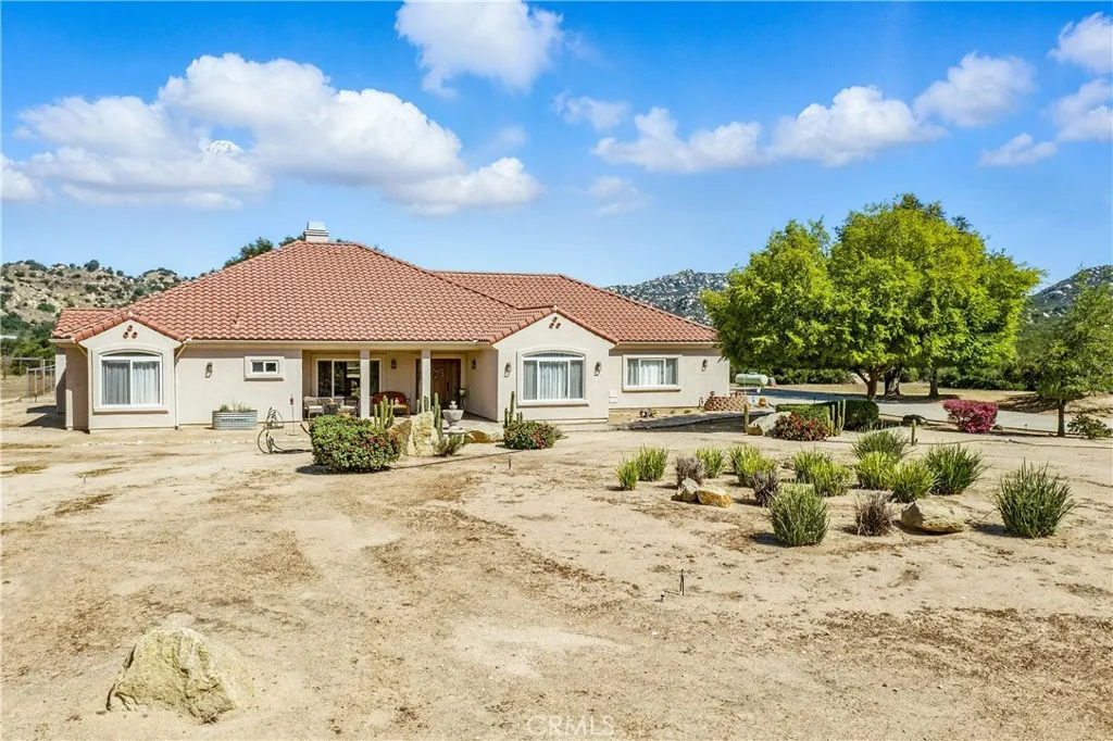 https://cdn.realtyfeed.com/cdn/127/306449048/87121bc4d59c84b341885709984478ab.webp