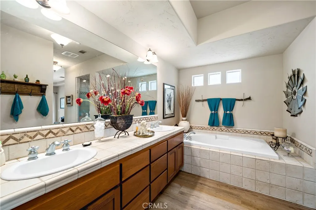 https://cdn.realtyfeed.com/cdn/127/306449048/b2d7ffbffbefe9bb30a9039dd8970a5e.webp