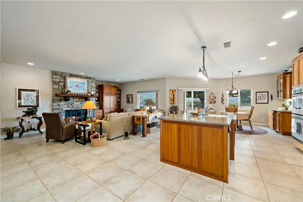 https://cdn.realtyfeed.com/cdn/127/306449048/b9463c6f079a60bb6d1e32884a239b46.webp