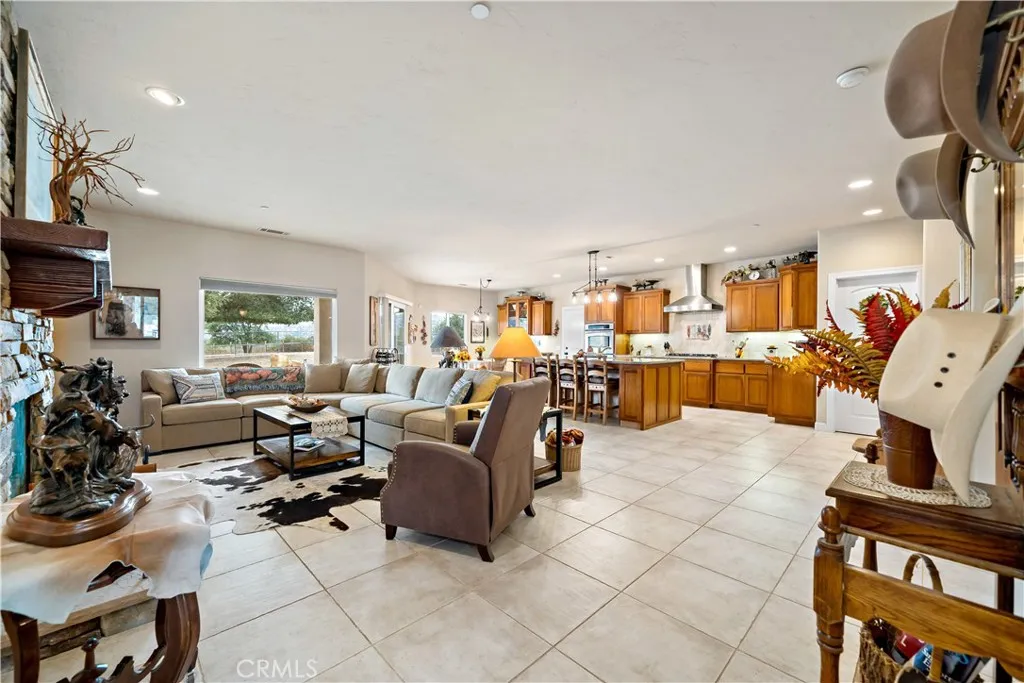 https://cdn.realtyfeed.com/cdn/127/306449048/e840e4d0713e52be88c727ee5f65219c.webp
