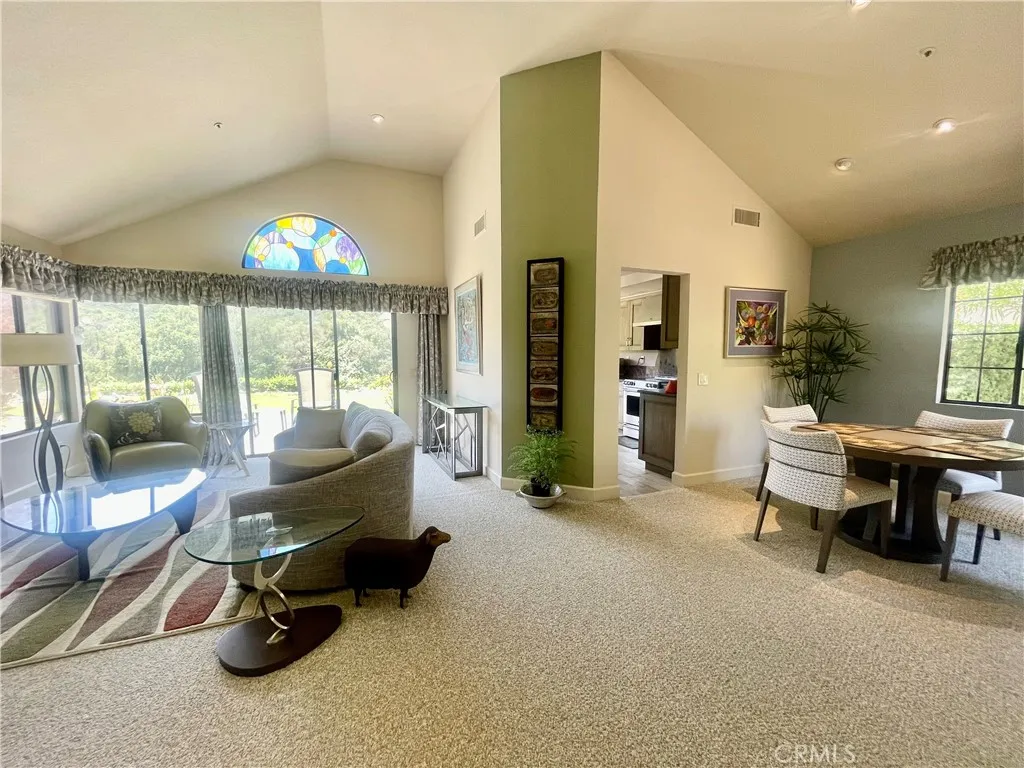 https://cdn.realtyfeed.com/cdn/127/306449126/70971d5f375459b2cf3eb77104af2739.webp