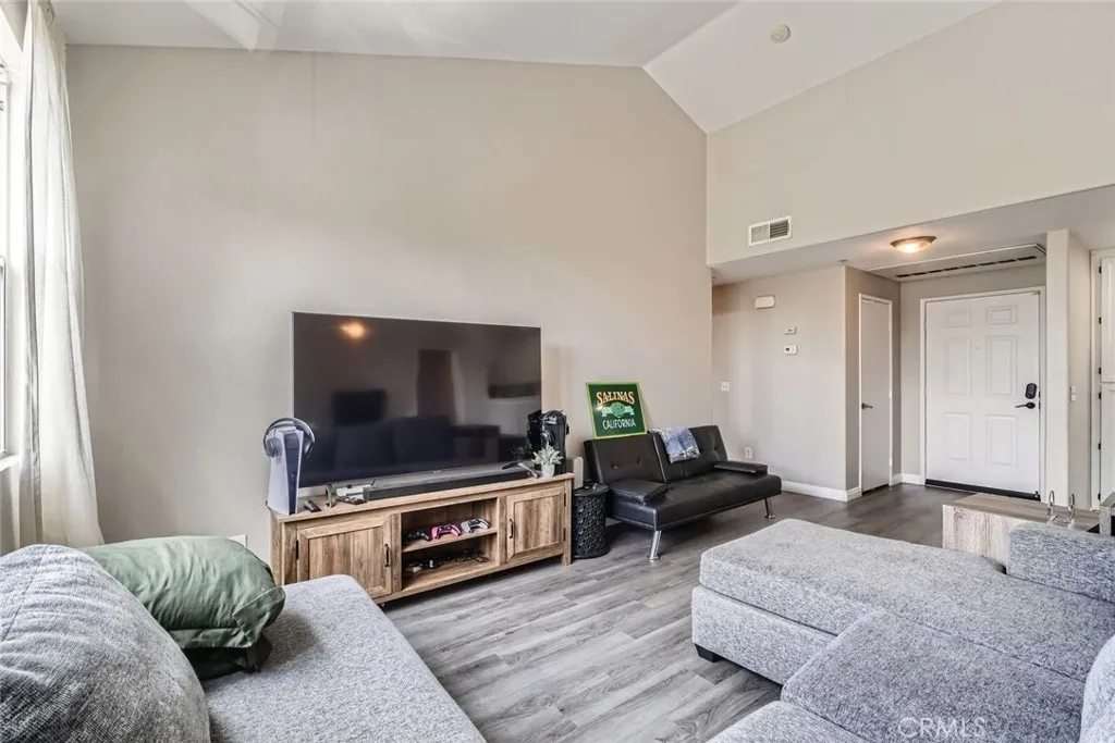 Photo #2: SR25115896 Listing 