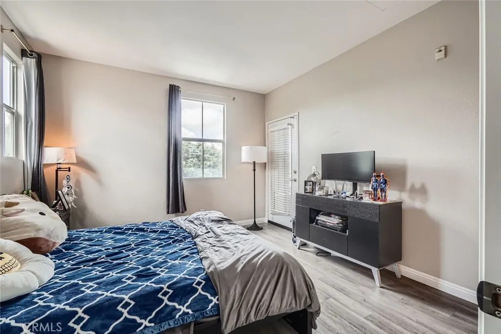 Photo #8: SR25115896 Listing: Photo #8
