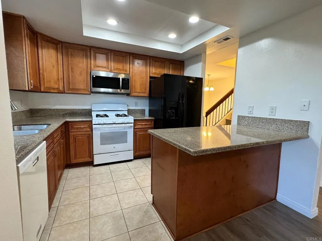 Photo #4: PTP2503811 Listing 