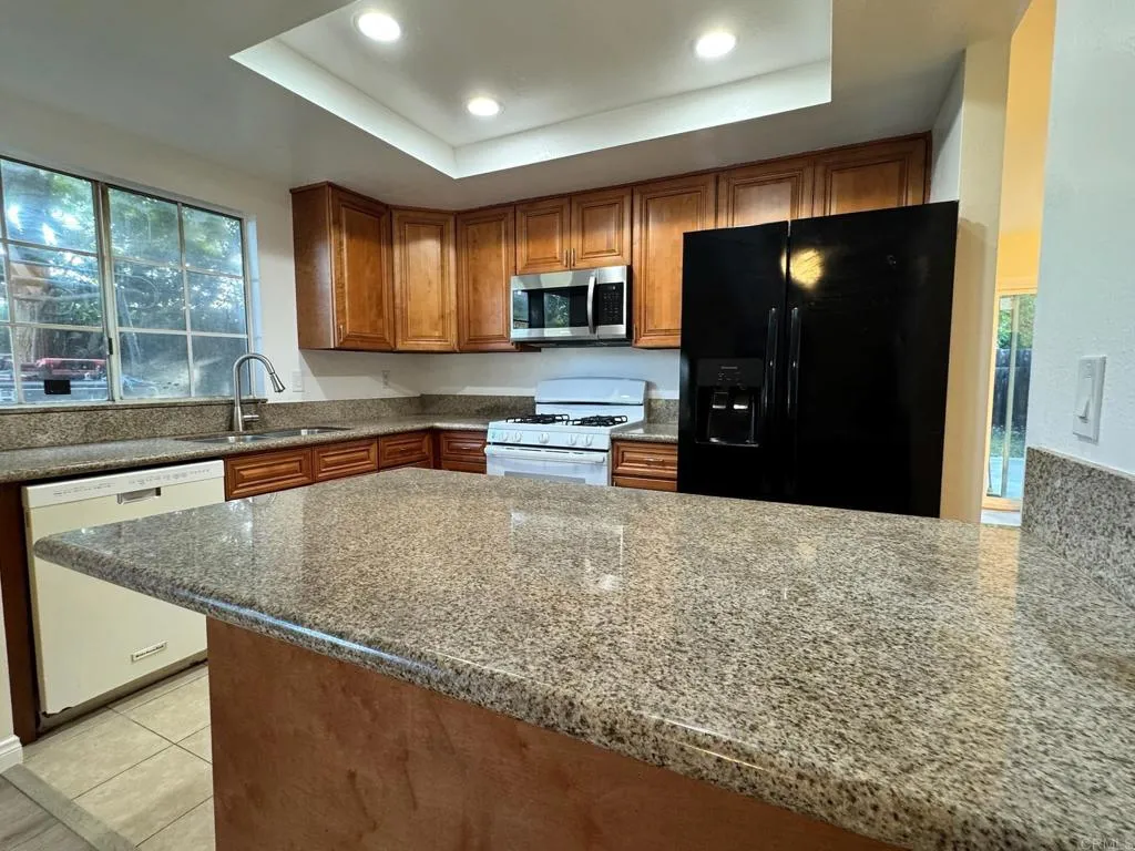 Photo #5: PTP2503811 Listing 