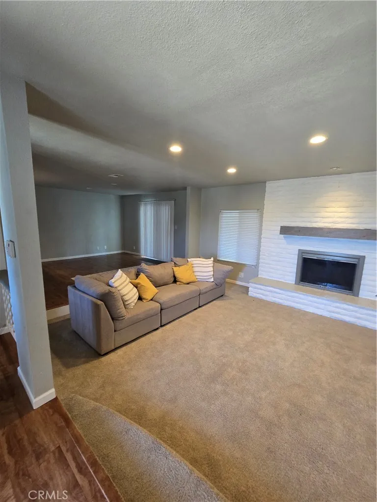 https://cdn.realtyfeed.com/cdn/127/306449497/0e58ce4bd54638a4de676e9d0a925b49.webp