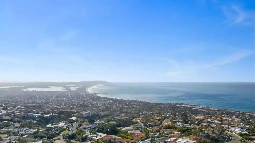 https://cdn.realtyfeed.com/cdn/127/306449629/249c0b763b701eed6aa27381816c0cc4.webp