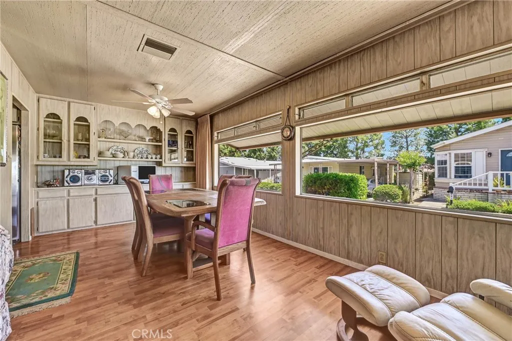 https://cdn.realtyfeed.com/cdn/127/306450033/52782bd6e9da6c25f92979309f34c1d8.webp