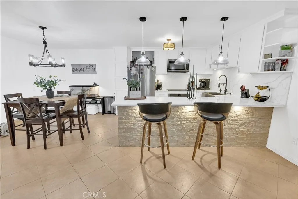 Browse active condo listings in AUTUMN HEIGHTS