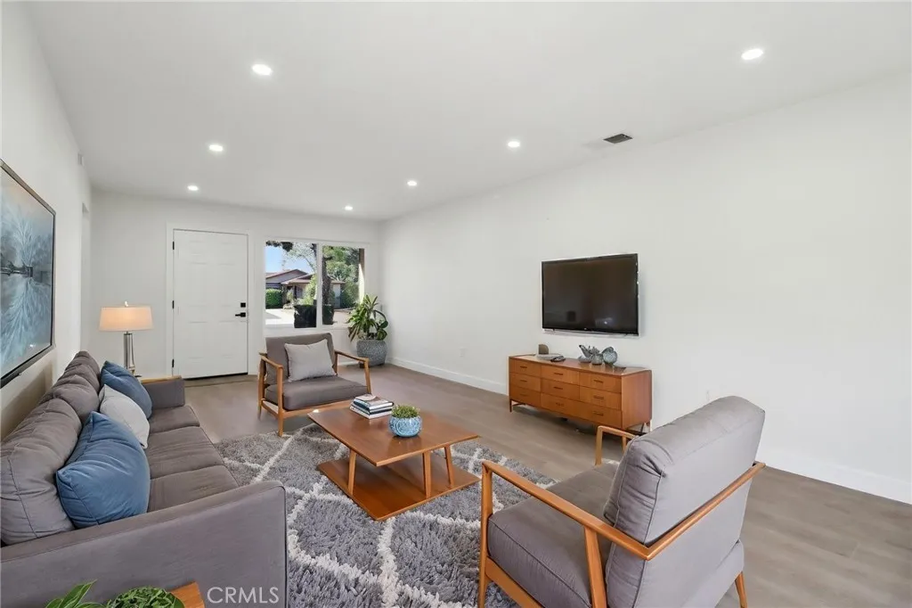 https://cdn.realtyfeed.com/cdn/127/306450416/39a9383602d9f24209a1059087f4852e.webp