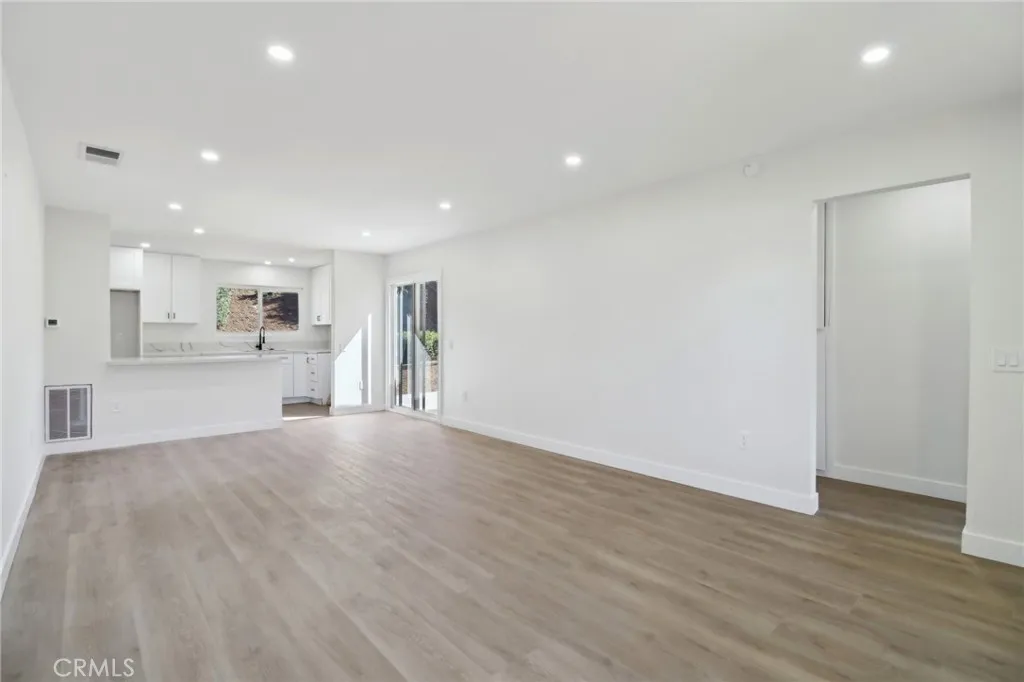 https://cdn.realtyfeed.com/cdn/127/306450416/410faee170b1cf1d555f7754b4a409f6.webp