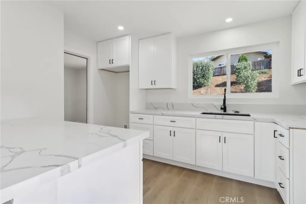 https://cdn.realtyfeed.com/cdn/127/306450416/b3b2c6ed66e3fc76f5f29162e6c19051.webp