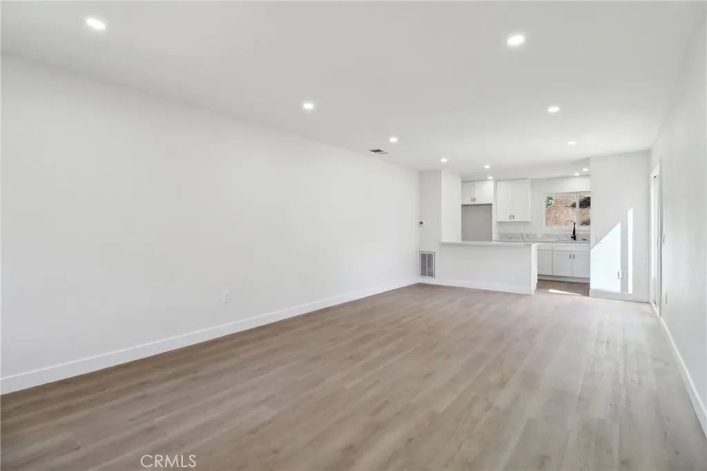 https://cdn.realtyfeed.com/cdn/127/306450416/f9dda9b270a734cfcf757ac537fc43d2.webp