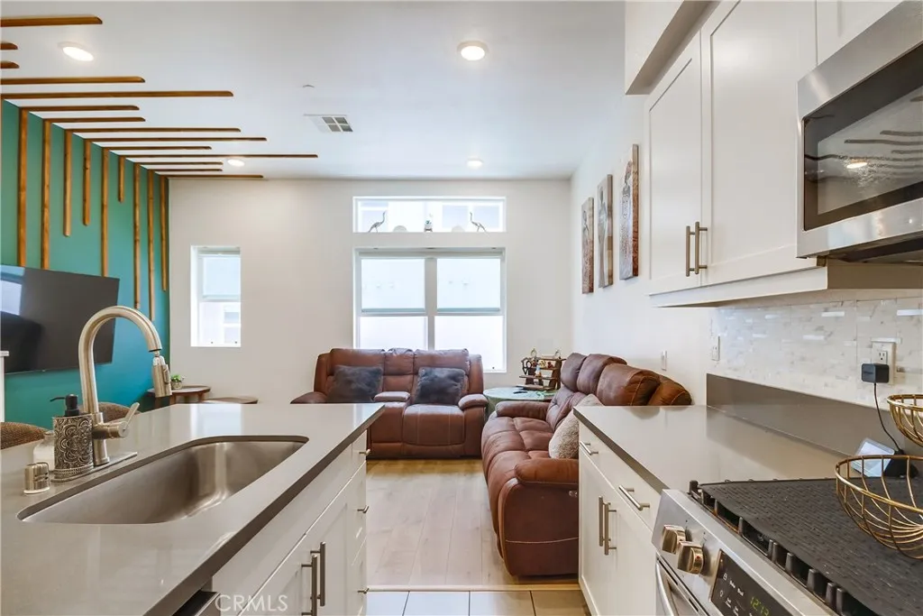 https://cdn.realtyfeed.com/cdn/127/306451274/4d996629c4e6c8c52346c5b7c0dc6331.webp