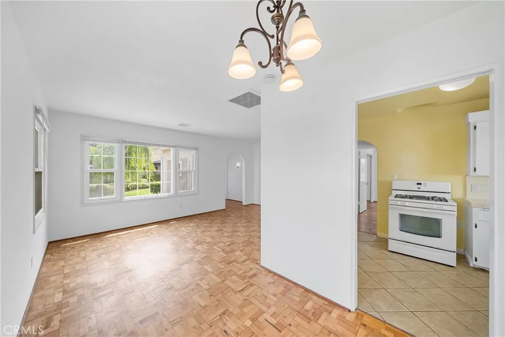 https://cdn.realtyfeed.com/cdn/127/306452436/c63e8eb7a425f5c9bea2c05a202c1712.webp