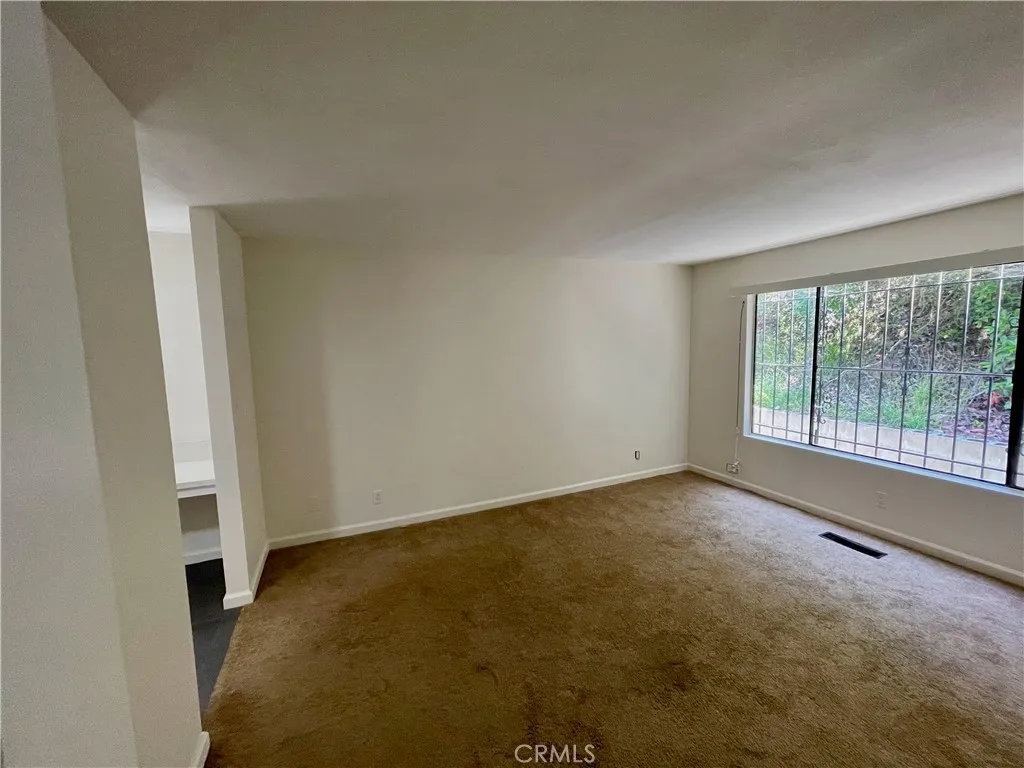 Photo #9: TR25115384 Listing: Photo #9