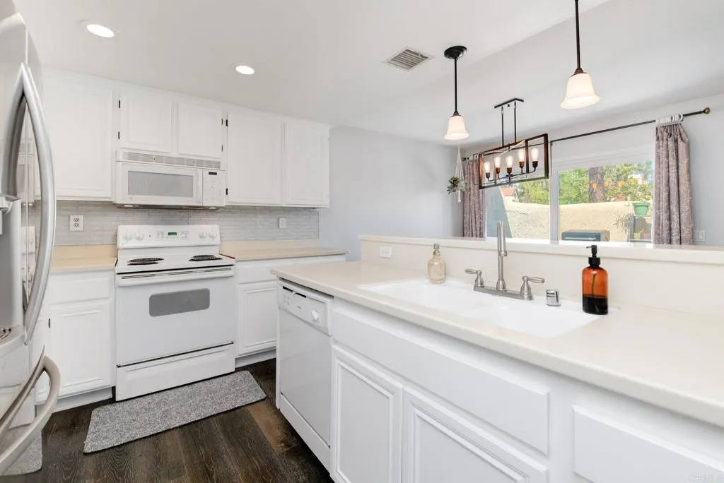 https://cdn.realtyfeed.com/cdn/127/306452768/67b17b169b78a08c29175104844eb4b7.webp