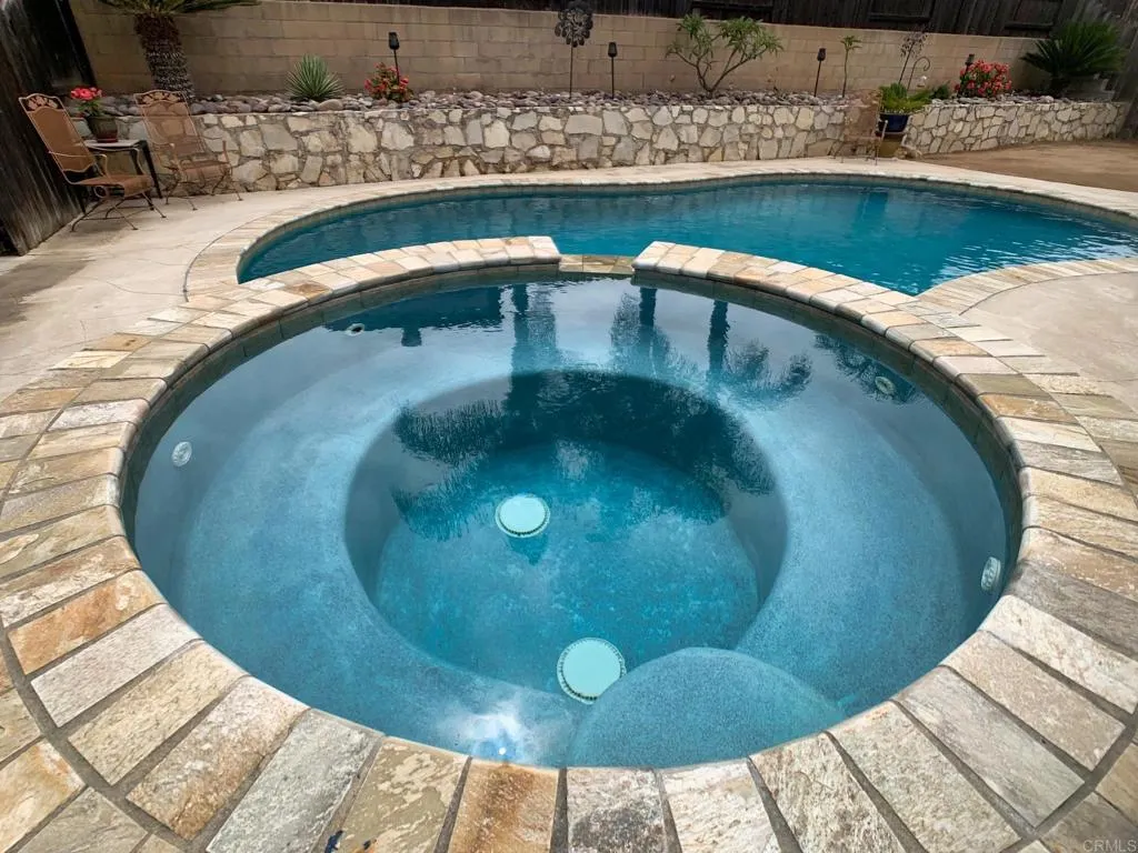 https://cdn.realtyfeed.com/cdn/127/306452775/8ad3da1421d3dde12017ab6cebaceb99.webp