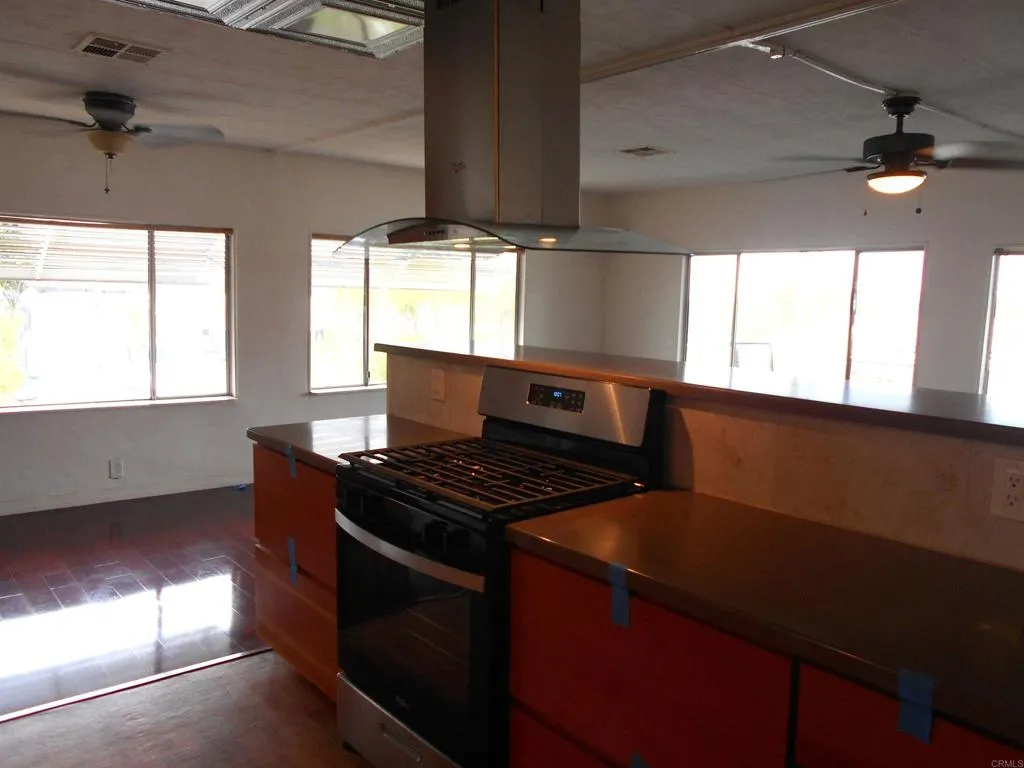https://cdn.realtyfeed.com/cdn/127/306452973/a8cb26813f33bee38143a74af39116b4.webp