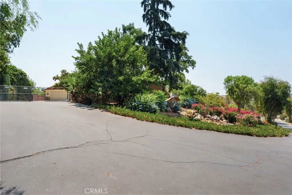 https://cdn.realtyfeed.com/cdn/127/306453178/69ceb13cb25c5750b03752f2875f95f5.webp