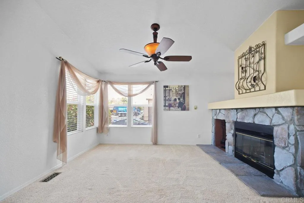 https://cdn.realtyfeed.com/cdn/127/306453262/efb3a50b0f32beead59df3370631bebd.webp
