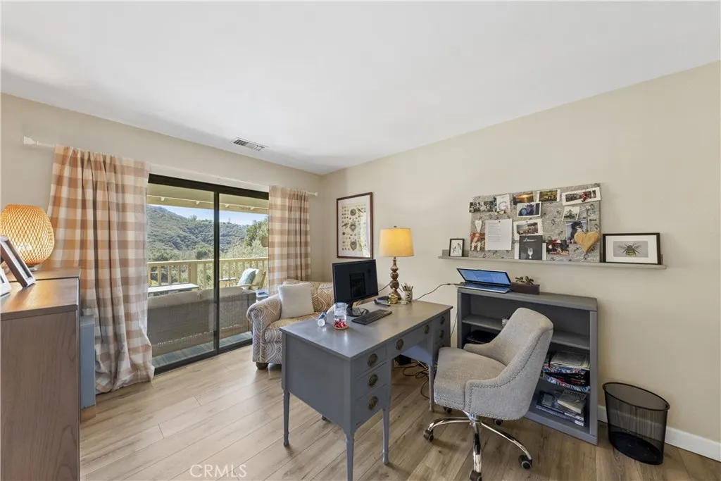 https://cdn.realtyfeed.com/cdn/127/306453318/886de0ea9786914cd53f535c6609f115.webp
