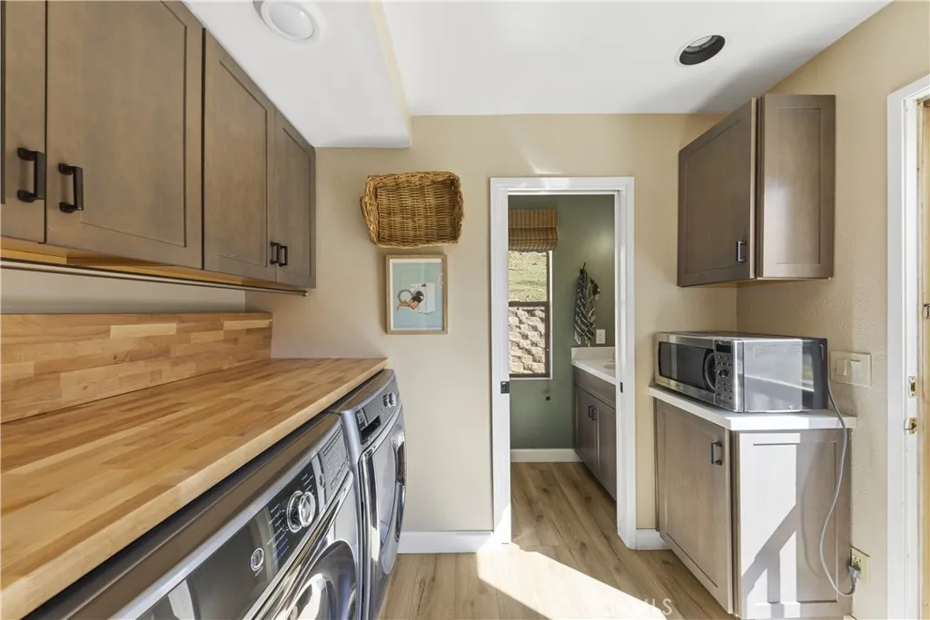 https://cdn.realtyfeed.com/cdn/127/306453318/a0fcd0fe012a694eba79afc984bdb76c.webp