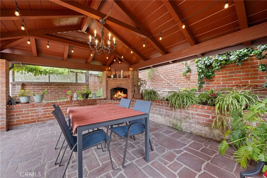 https://cdn.realtyfeed.com/cdn/127/306453652/4edab0e80bc9a2bb1d2f5d1781e8bcc9.webp