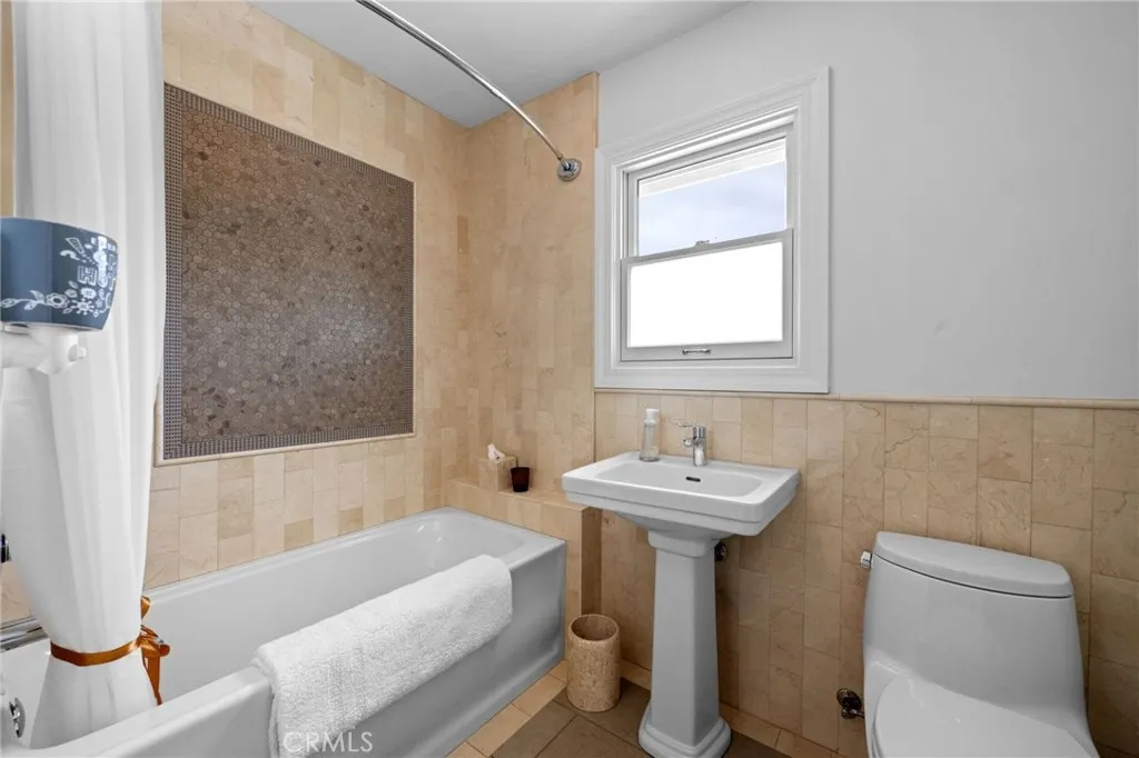 https://cdn.realtyfeed.com/cdn/127/306453652/b5594fae07bdf47fe731432b0cb39d73.webp