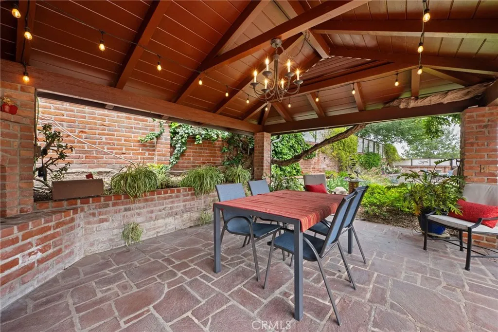 https://cdn.realtyfeed.com/cdn/127/306453652/d85eff52bab866317bf5f373cddd3046.webp