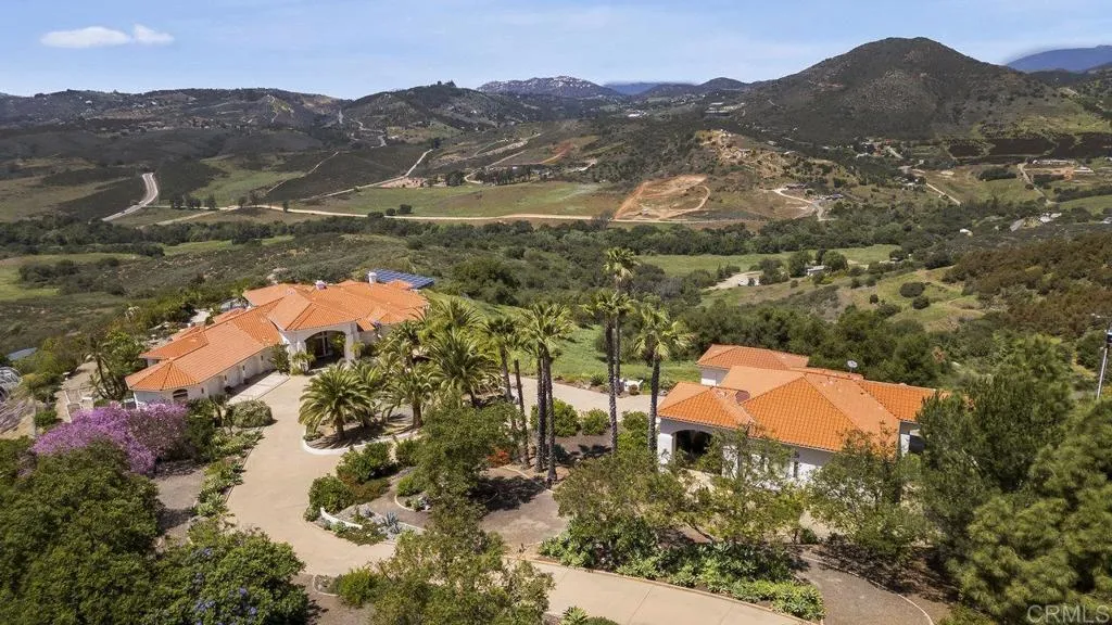https://cdn.realtyfeed.com/cdn/127/306454051/8ef8d2952aa76bb8c005cf9f879ff8b7.webp