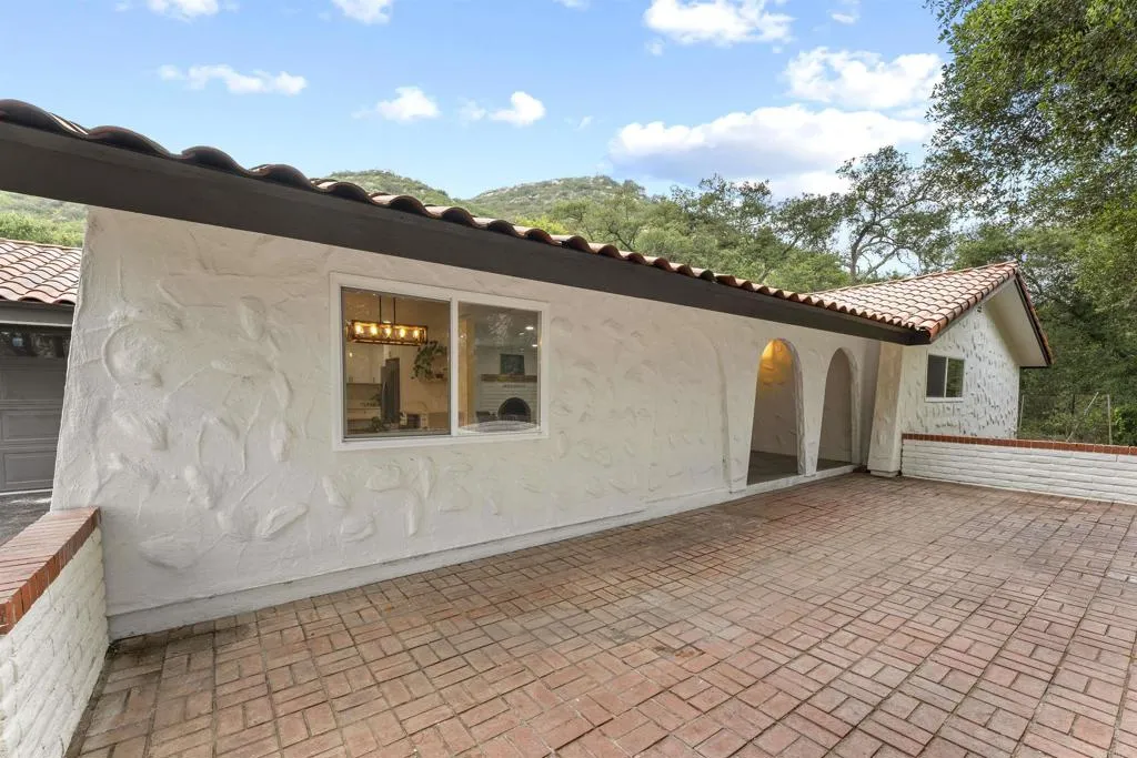 https://cdn.realtyfeed.com/cdn/127/306454159/a8b8de7bd83a944da0c37290e5c7b65c.webp