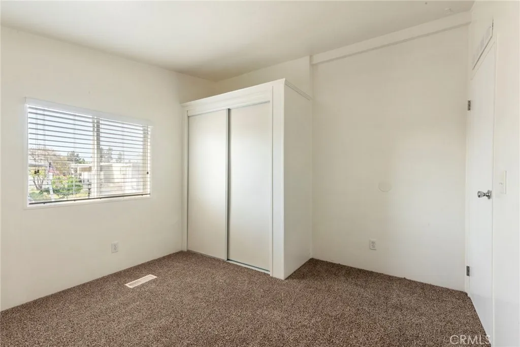 https://cdn.realtyfeed.com/cdn/127/306454239/18917e430d721e4941d3988d03366381.webp