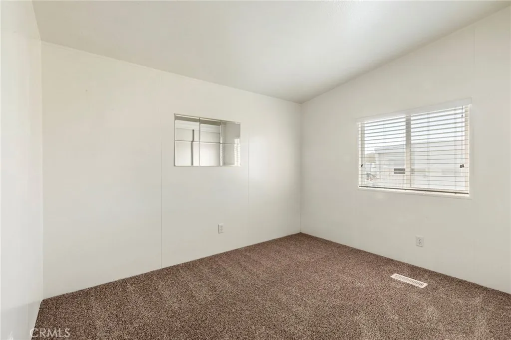 https://cdn.realtyfeed.com/cdn/127/306454239/40e3a4020ab81ad5cd3d717475144195.webp