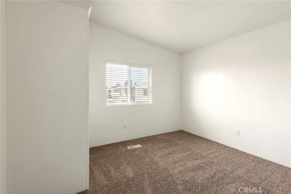 https://cdn.realtyfeed.com/cdn/127/306454239/ac5b2b4df895c1e4386f9e6e4c1a2f9f.webp