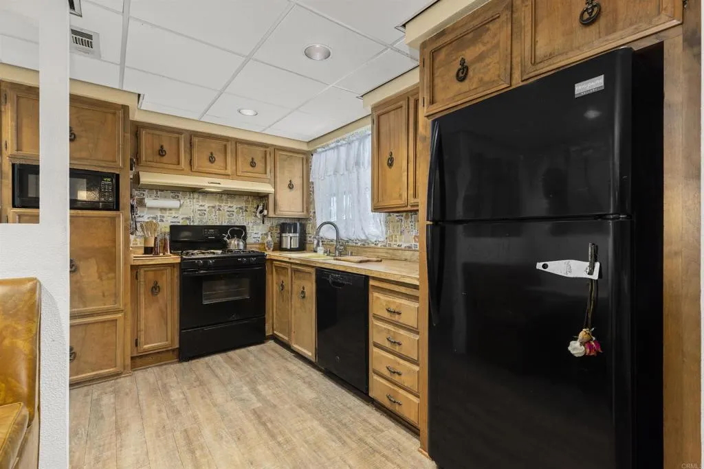 https://cdn.realtyfeed.com/cdn/127/306454668/023a2b4e7e117110e7a9d525bfdc03c2.webp