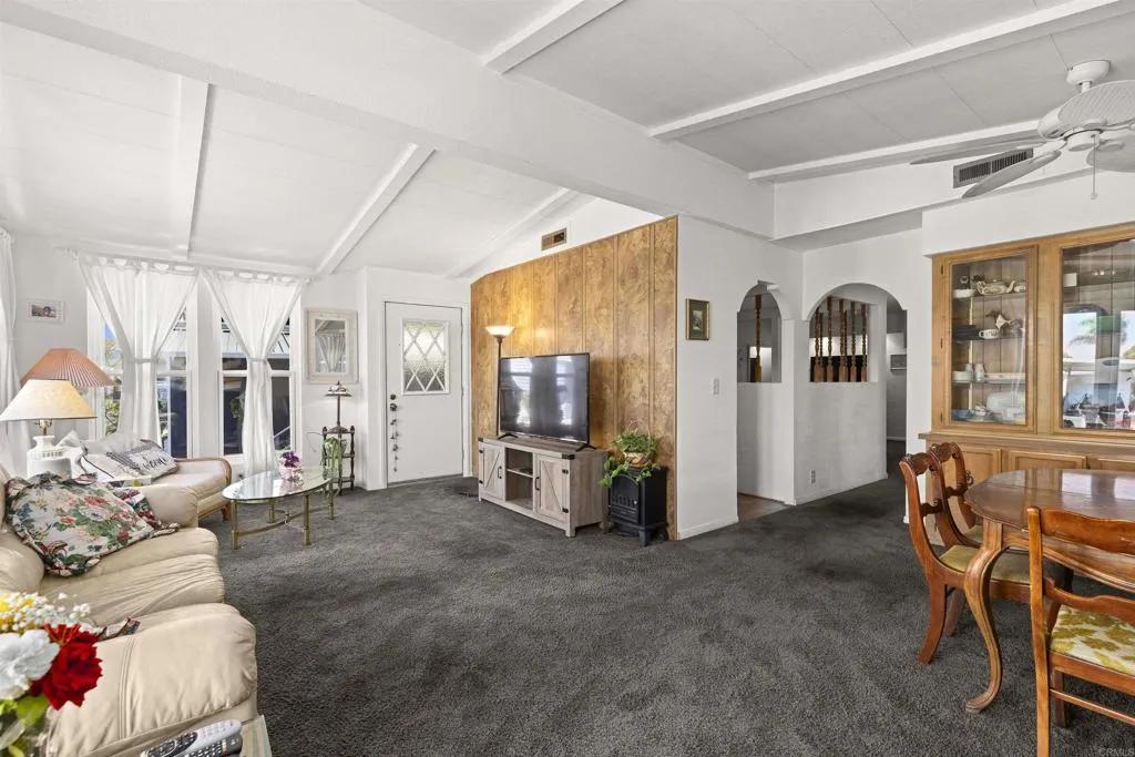 https://cdn.realtyfeed.com/cdn/127/306454668/2ca9085d0541130d0401168e47735006.webp