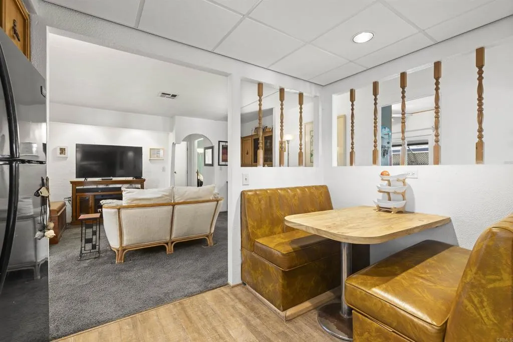 https://cdn.realtyfeed.com/cdn/127/306454668/8a1d896f5ceef5f67ea7e45aa4a13a27.webp