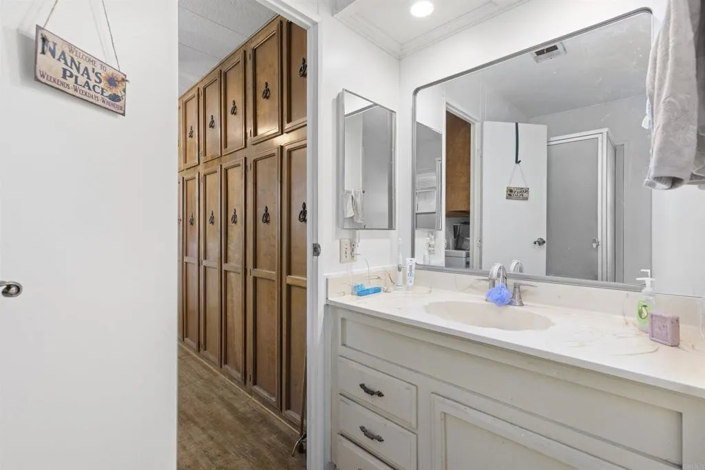https://cdn.realtyfeed.com/cdn/127/306454668/98d99a04bfd18e4382d70bf7130e7b95.webp