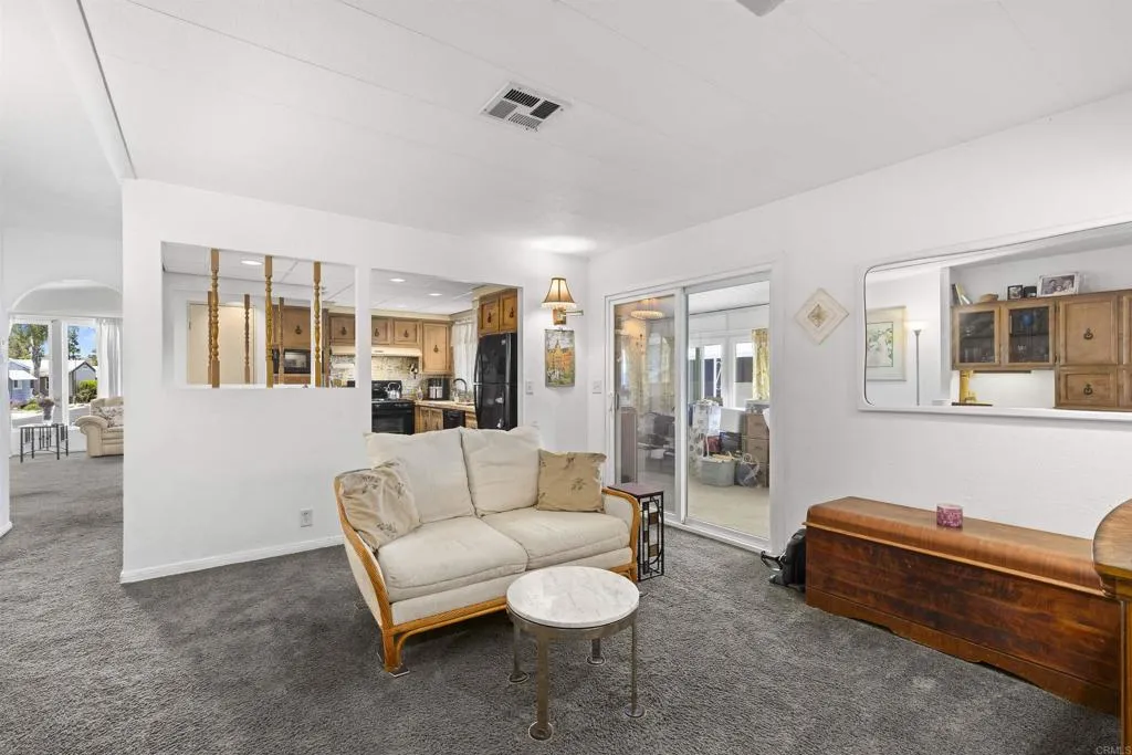 https://cdn.realtyfeed.com/cdn/127/306454668/9dd9434a51acb455a6878177fe81c258.webp