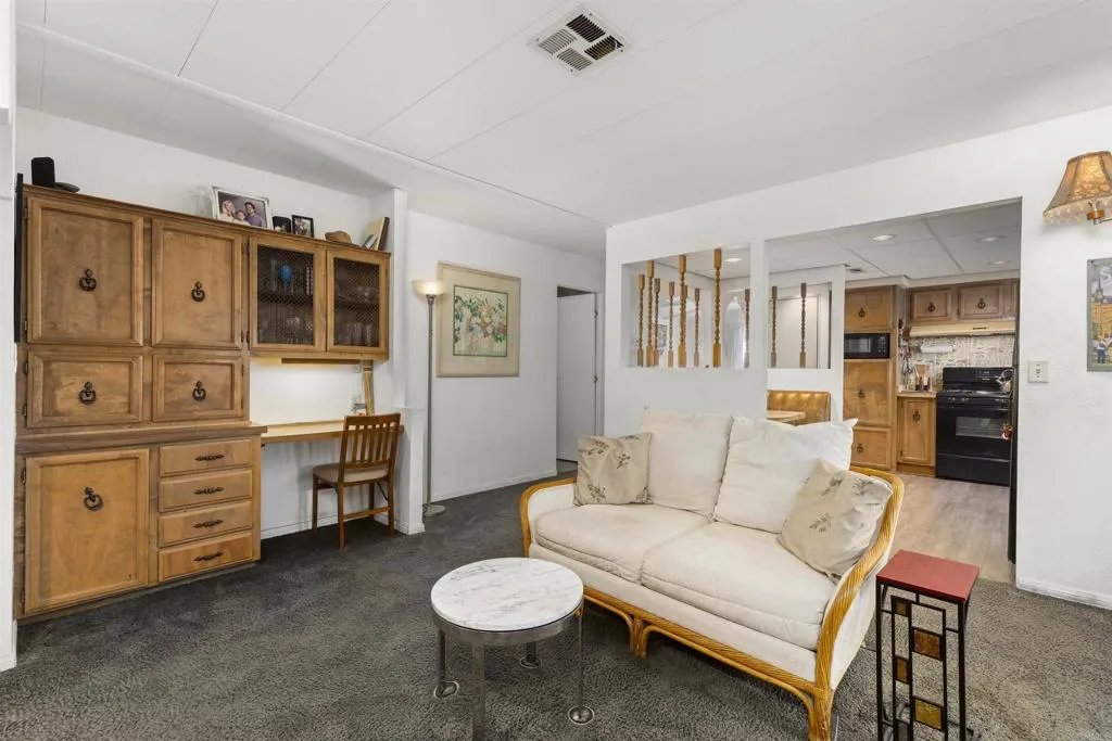 https://cdn.realtyfeed.com/cdn/127/306454668/a819da9325696c9ade75f9d4f884948b.webp