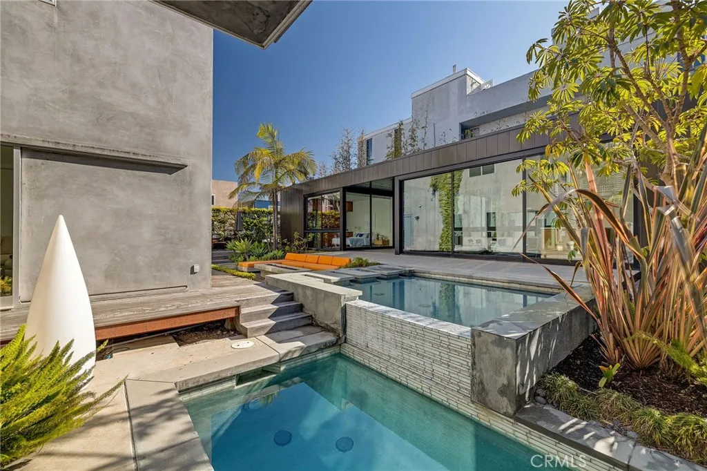 27 Driftwood Street, Marina del Rey, CA 90292