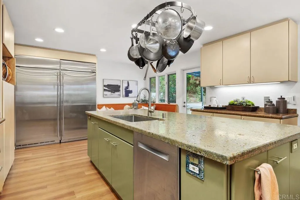 https://cdn.realtyfeed.com/cdn/127/306454757/148063450a88f3ef7503277dec429213.webp