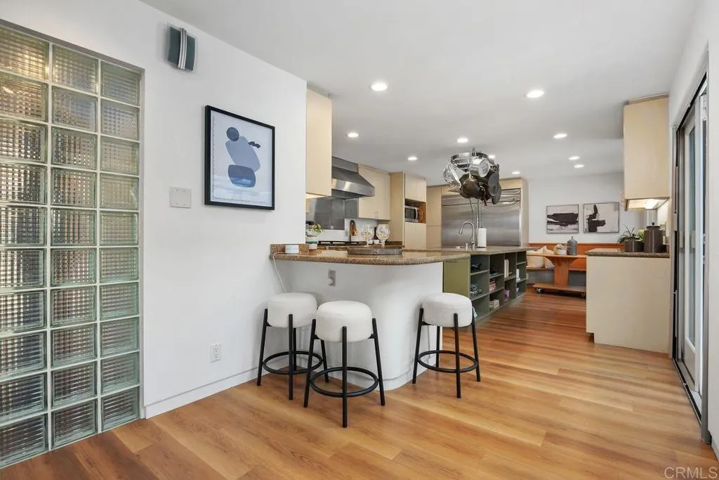 https://cdn.realtyfeed.com/cdn/127/306454757/14c60f6776d7244ef93996ff89e126b4.webp