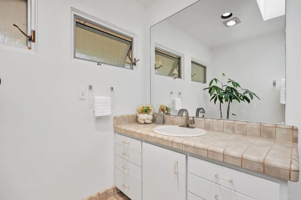 https://cdn.realtyfeed.com/cdn/127/306454757/958fedb1b165c071a7221f8f4eff5918.webp