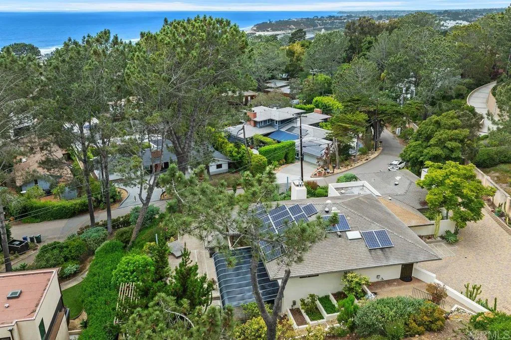 https://cdn.realtyfeed.com/cdn/127/306454757/d982a3a11c9d538c27640b717a5562c8.webp