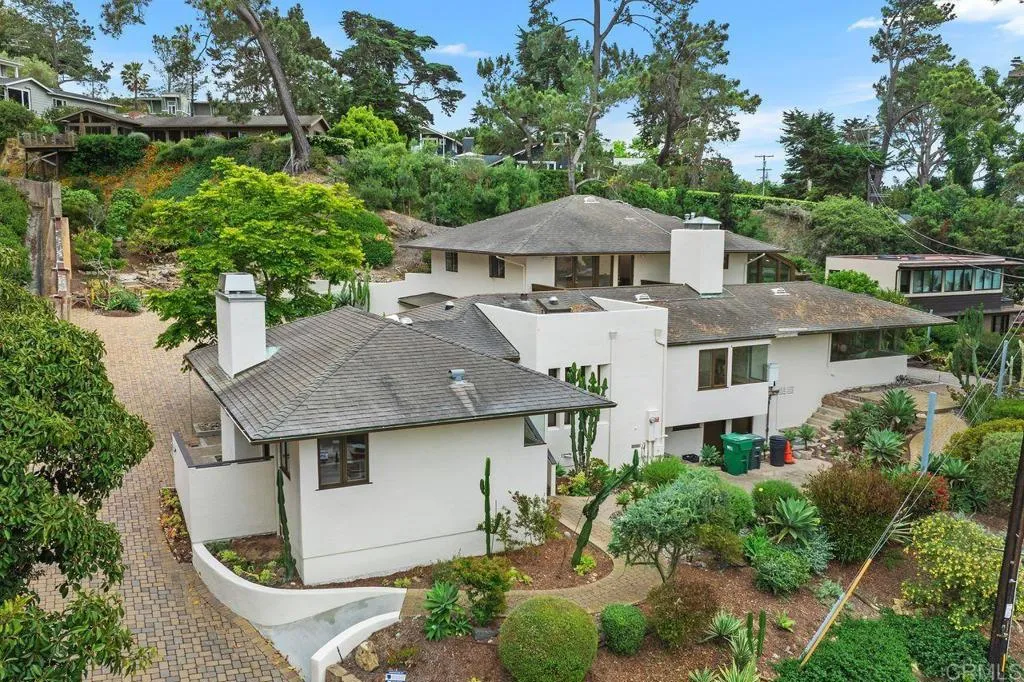 https://cdn.realtyfeed.com/cdn/127/306454757/fcb4066b5bdb494631995d96ffd38d2f.webp