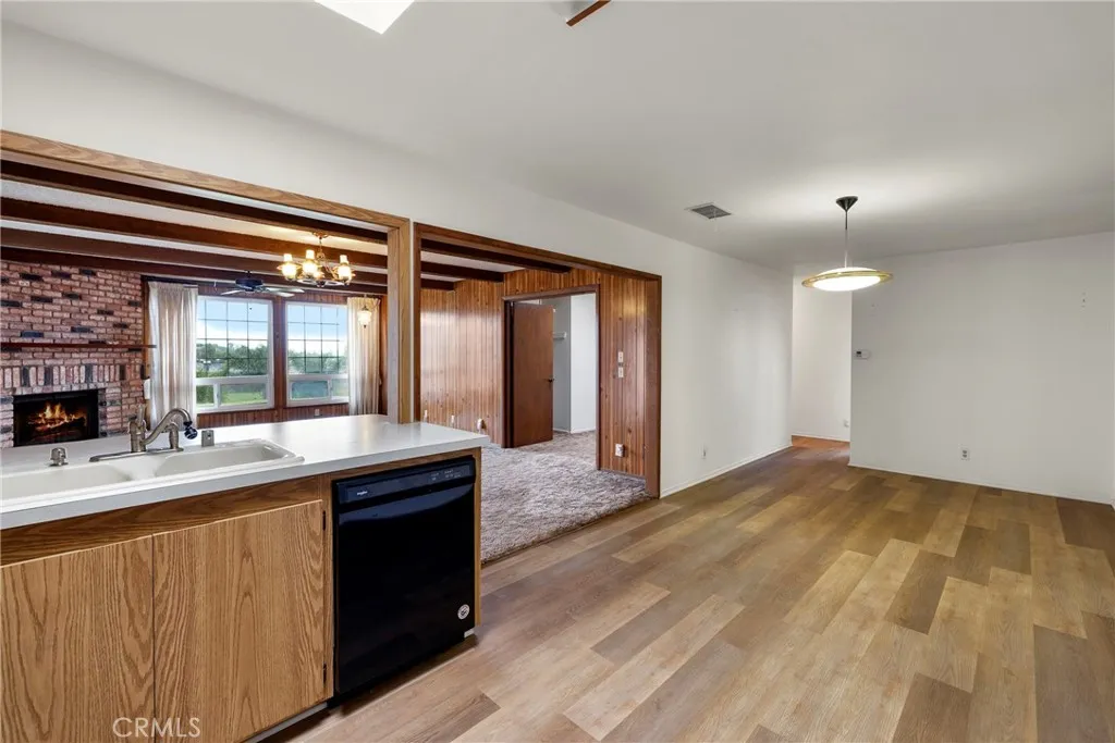 https://cdn.realtyfeed.com/cdn/127/306454938/961f8784f0a4a5c66730c9c4c677ca86.webp